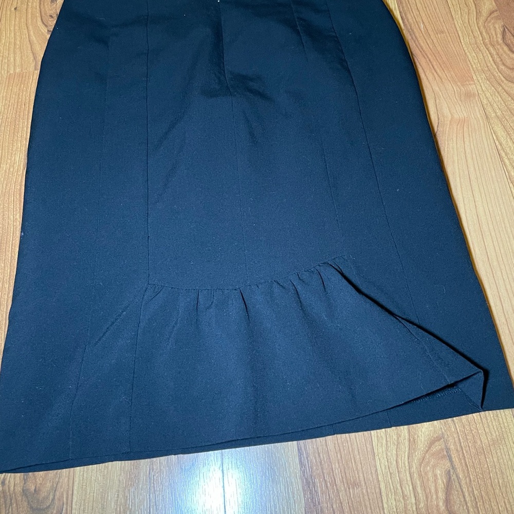 2/$20 Cute little skirt with back ruffle